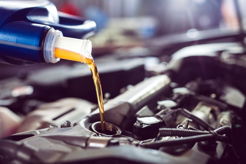 Co znečišťuje motorový olej a proč?
